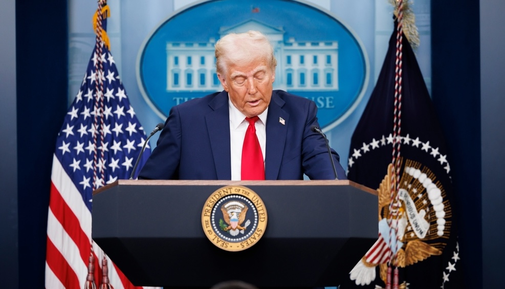 Trump shoots the economic messenger