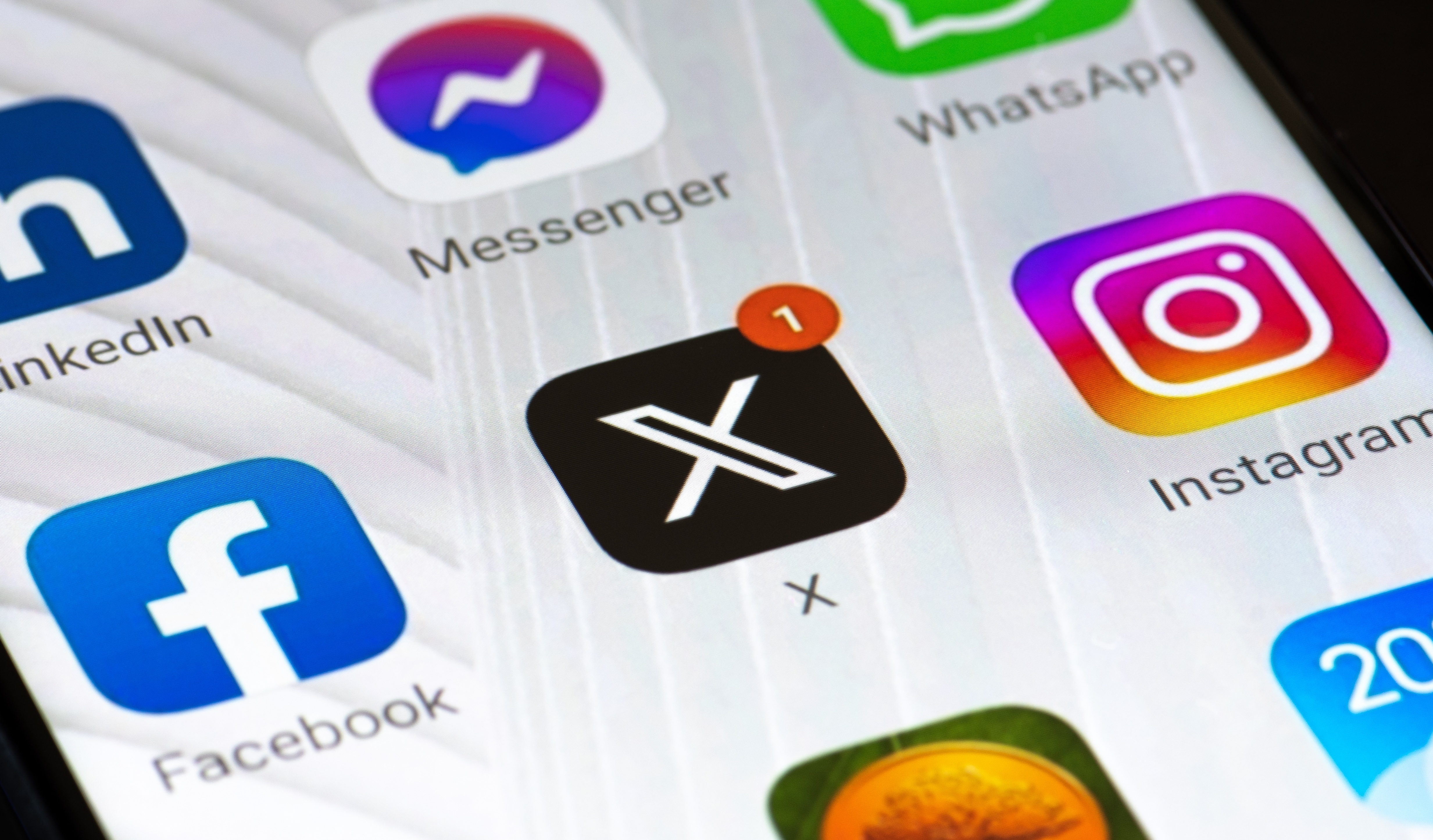 Australia cracks down on kids scrolling