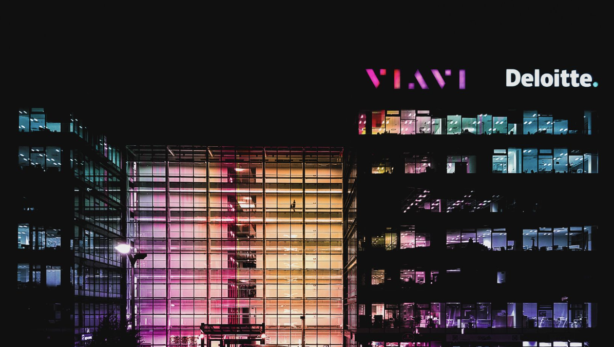 Deloitte employees face the bots 