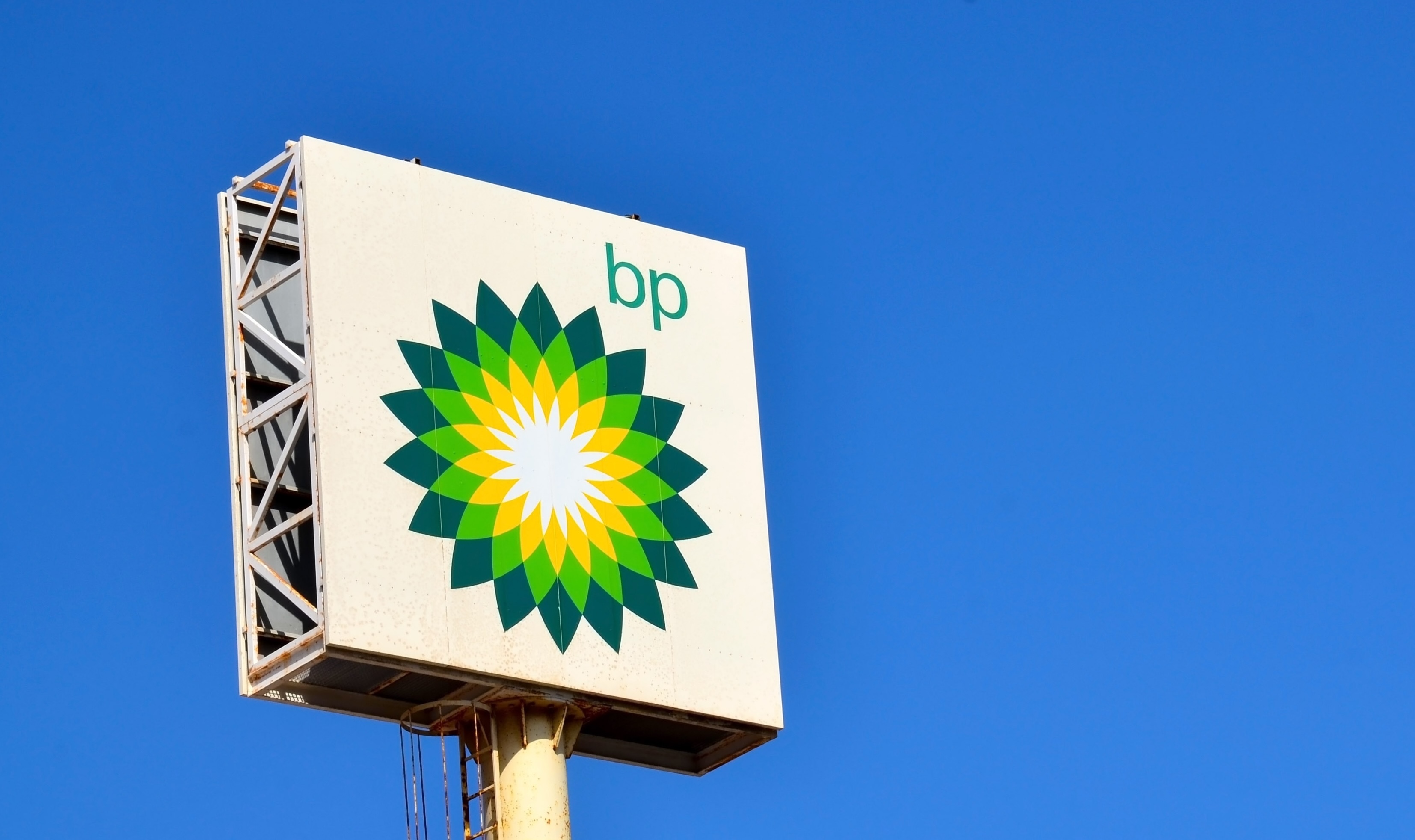 BP backs away from oil output cut