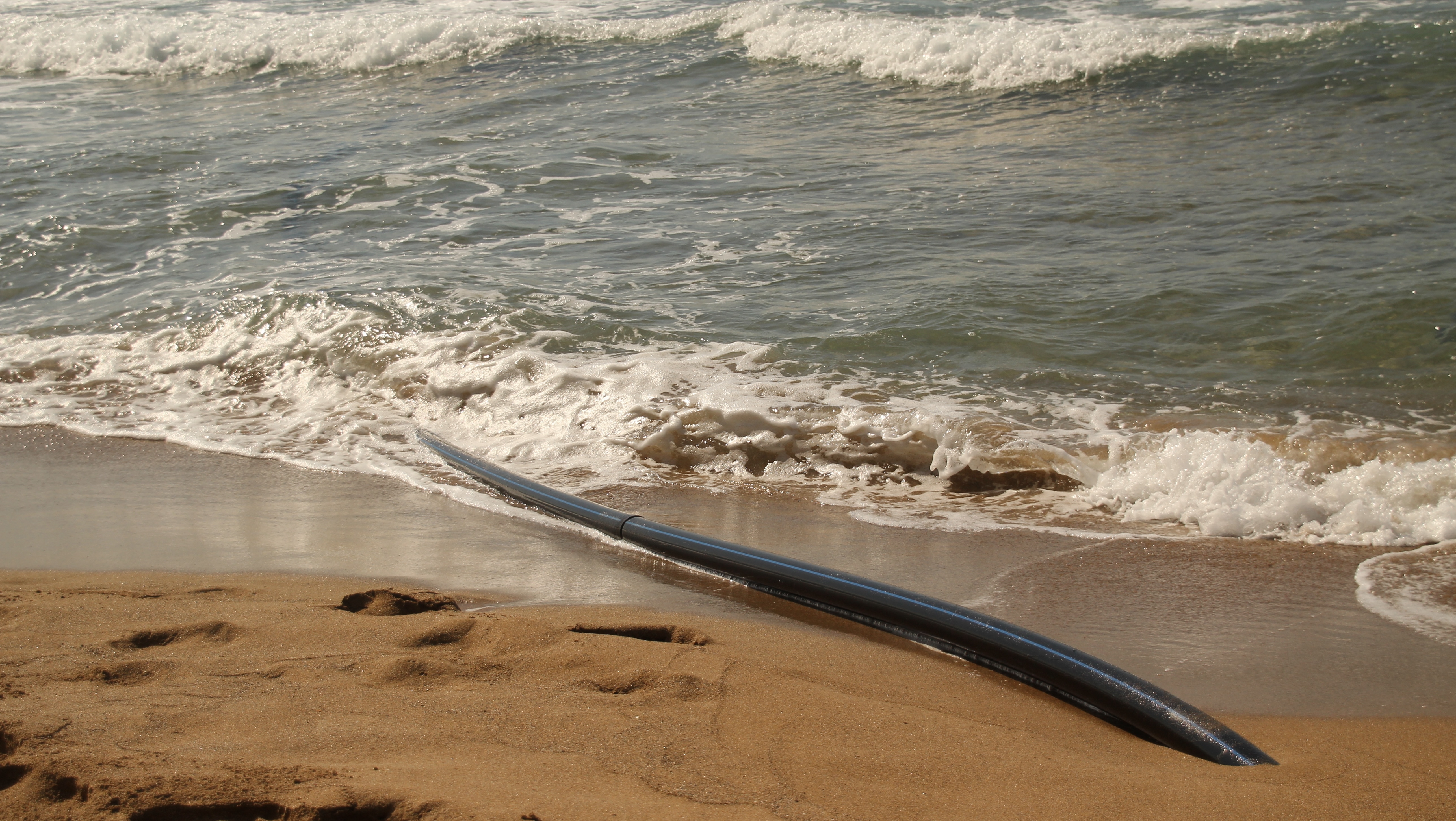 Meta plots submarine internet expansion