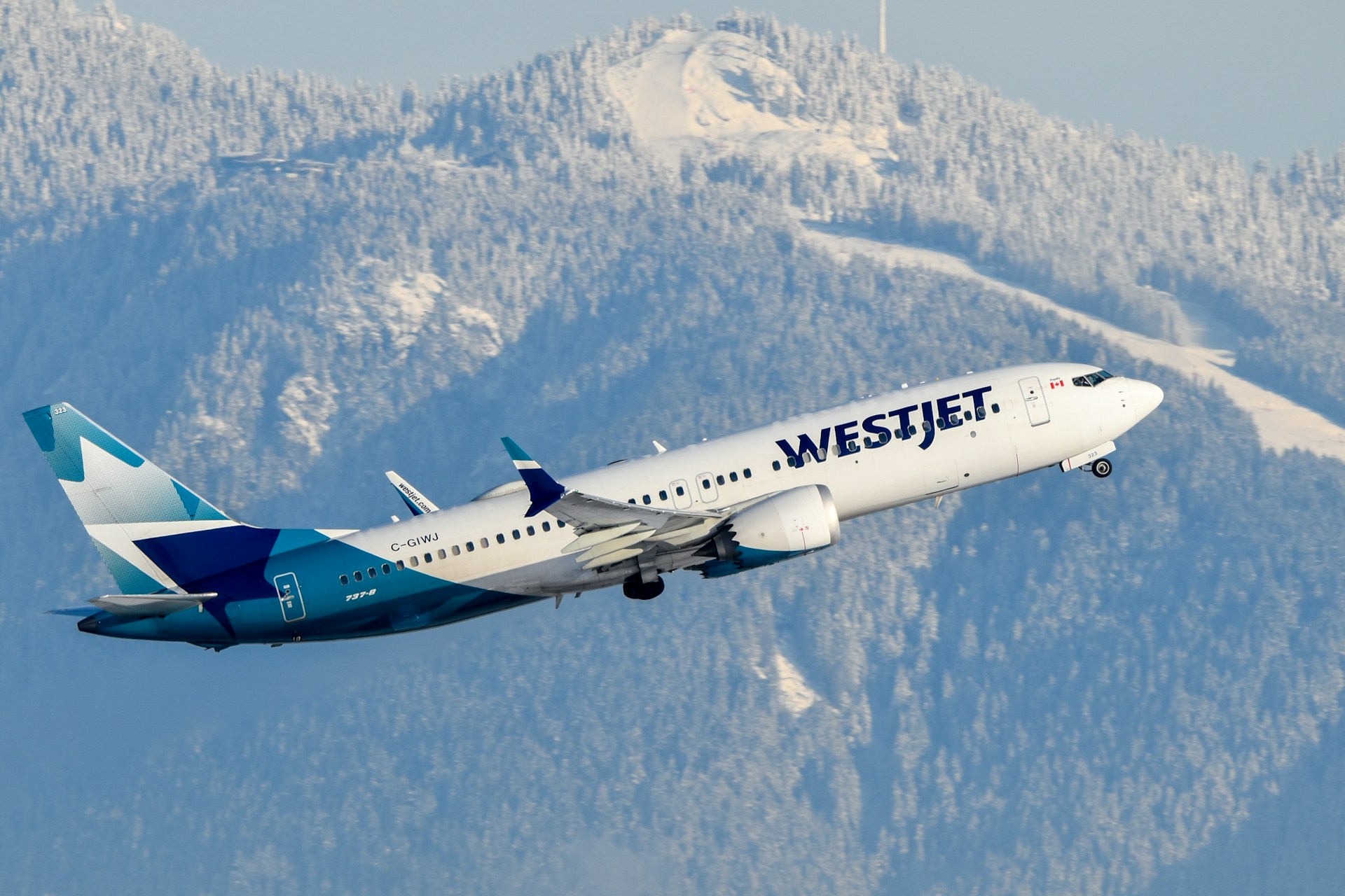 WestJet looks beyond Canada for pilots