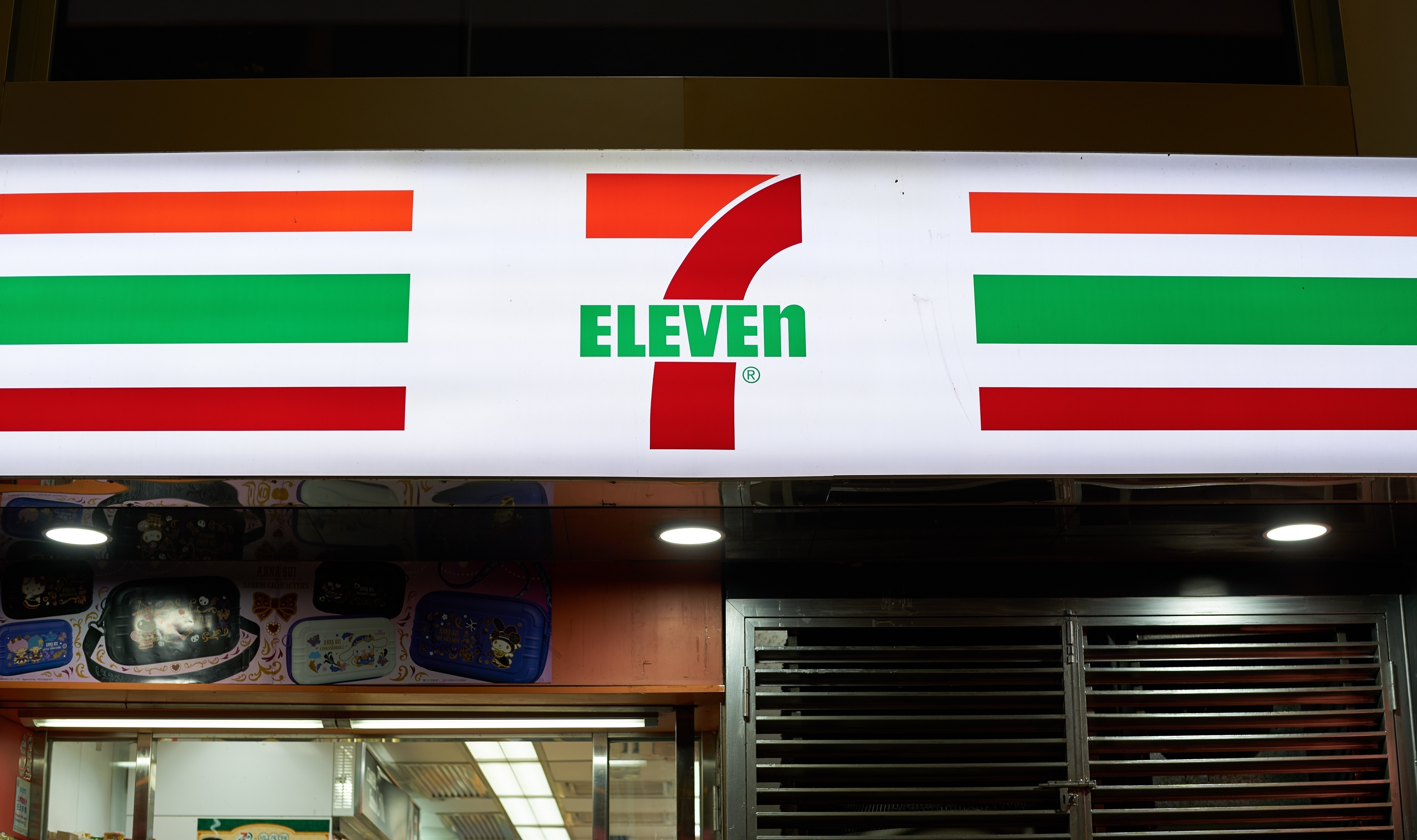 Couche-Tard bumps up its 7-Eleven bid