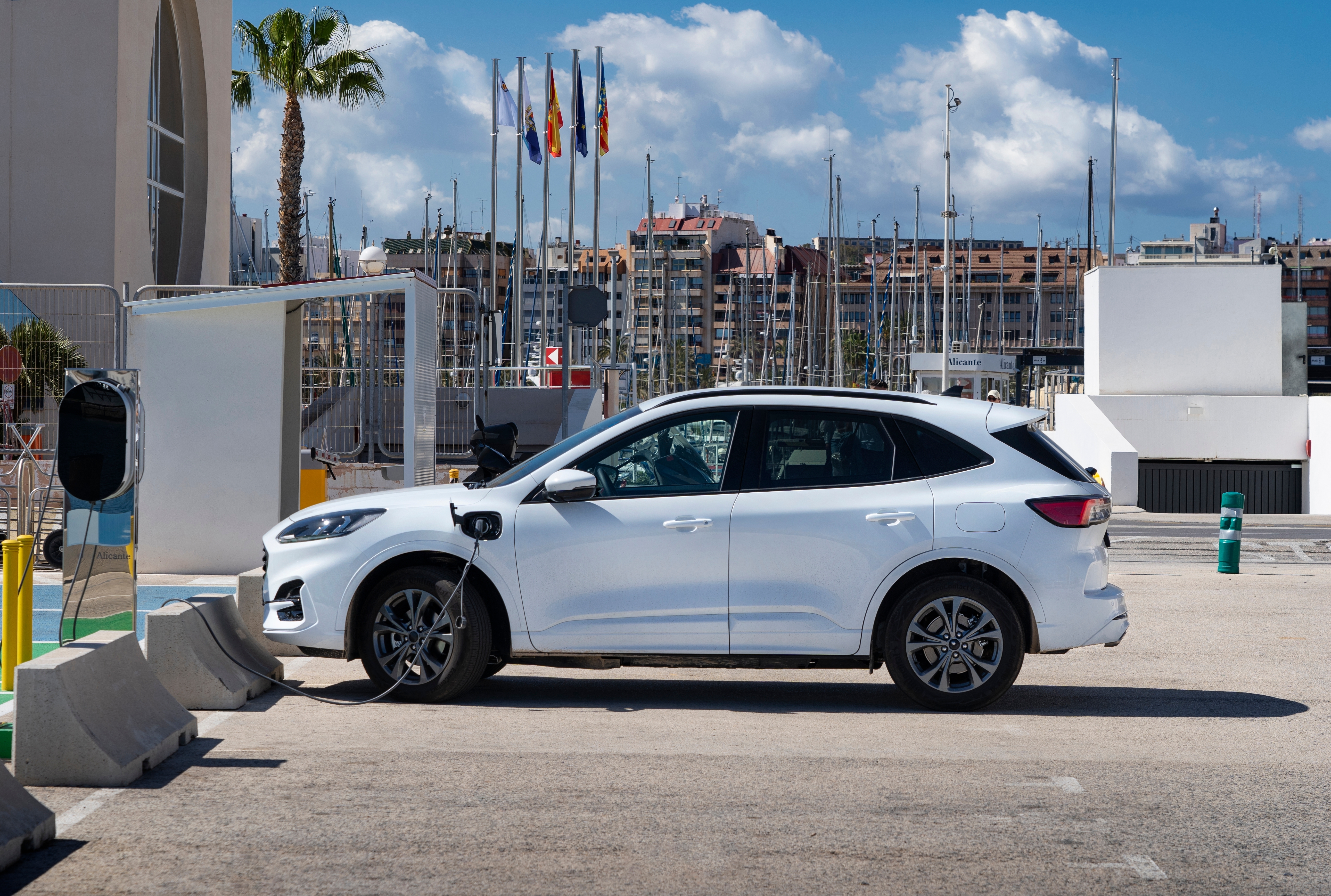 Ford backs out of electric SUVs