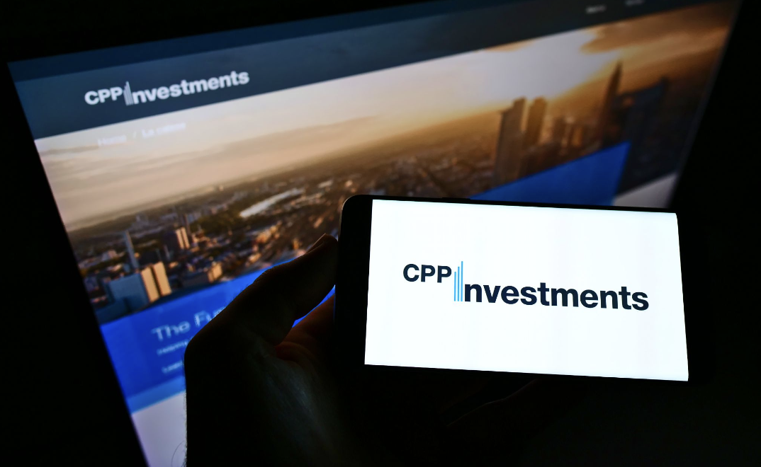 Ottawa vies for pension funds to stay at home