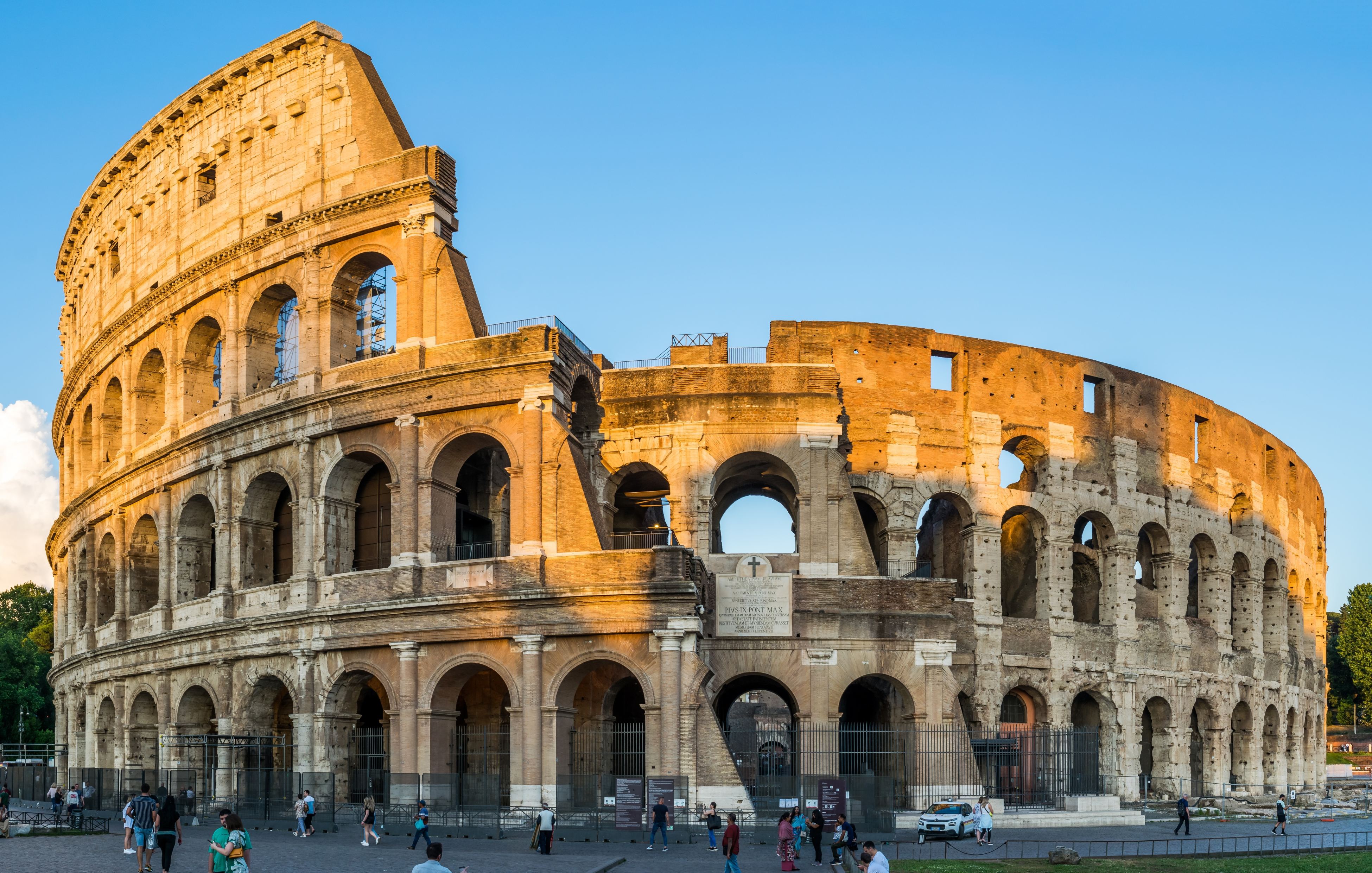 Italy hands out Colosseum-sized fine to scammers