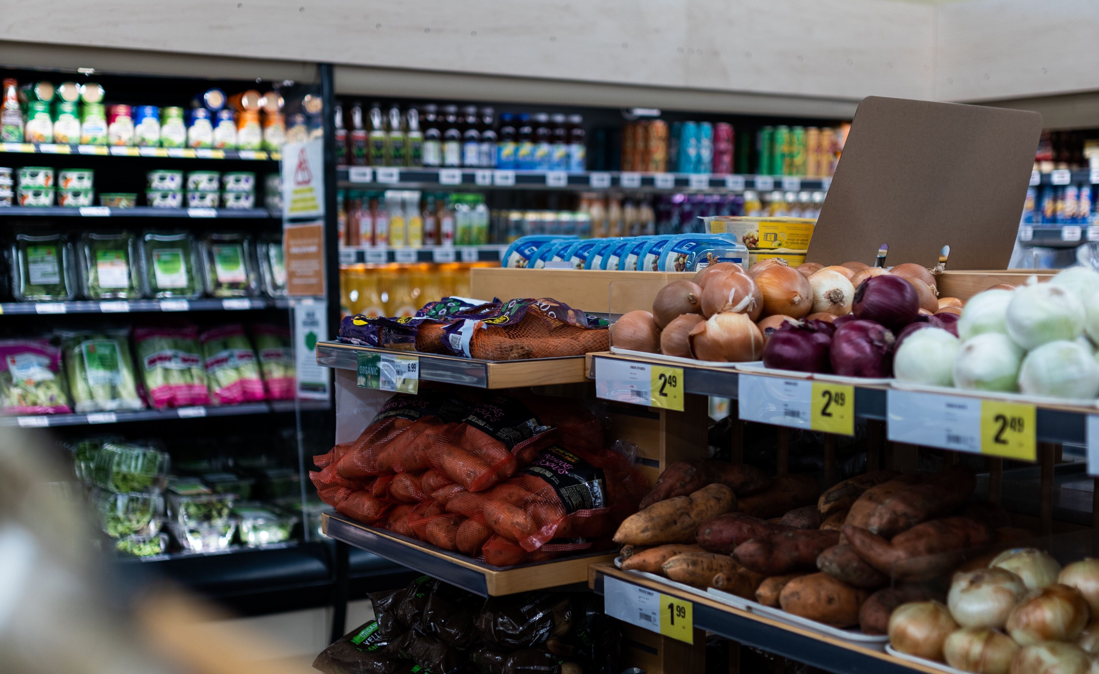 Grocers agree to freeze prices