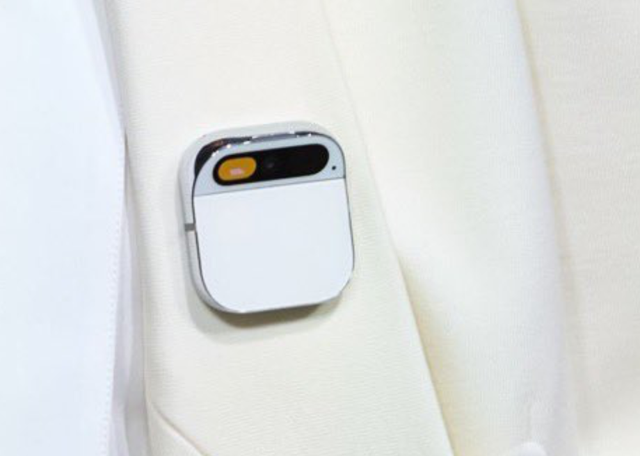 AI wearables are so hot right now