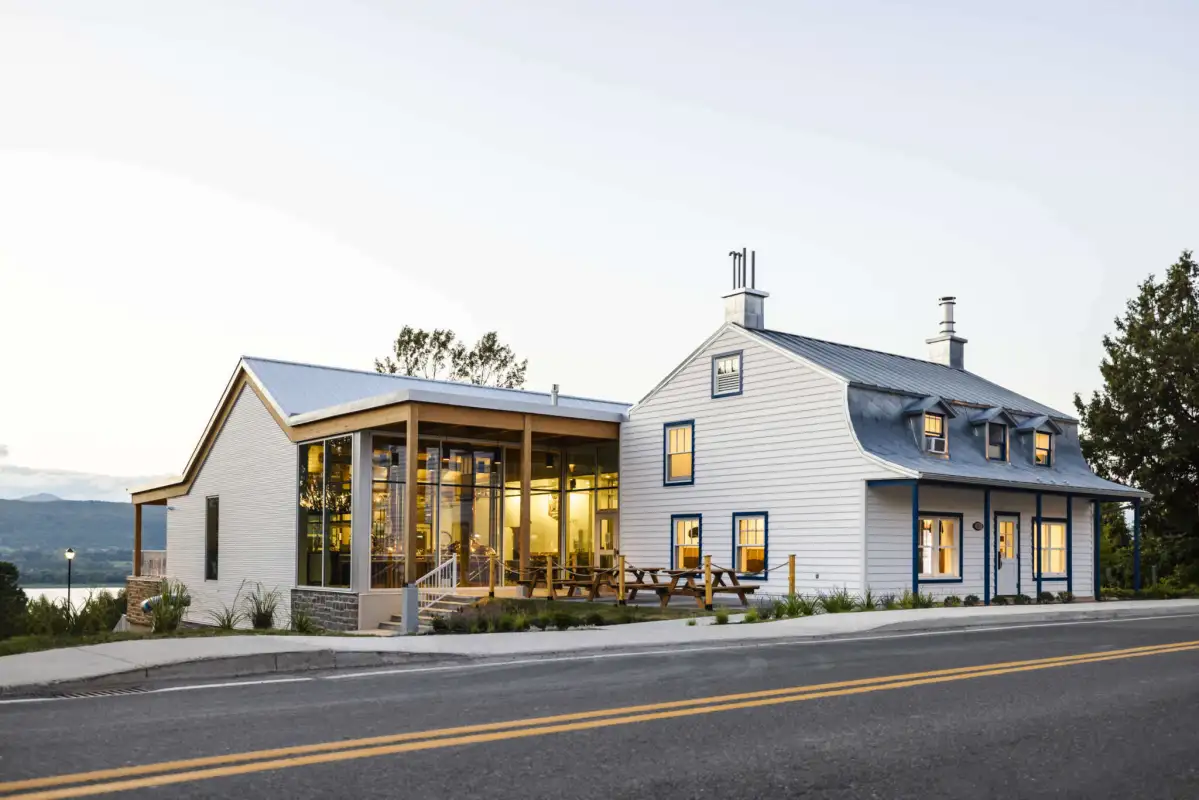 Microbrasserie de l'île d'Orléans, Pub Le Mitan