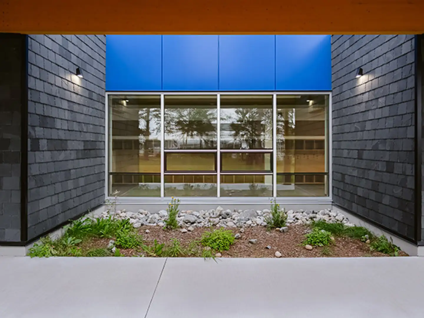 École primaire et secondaire MacLean Memorial - Devant