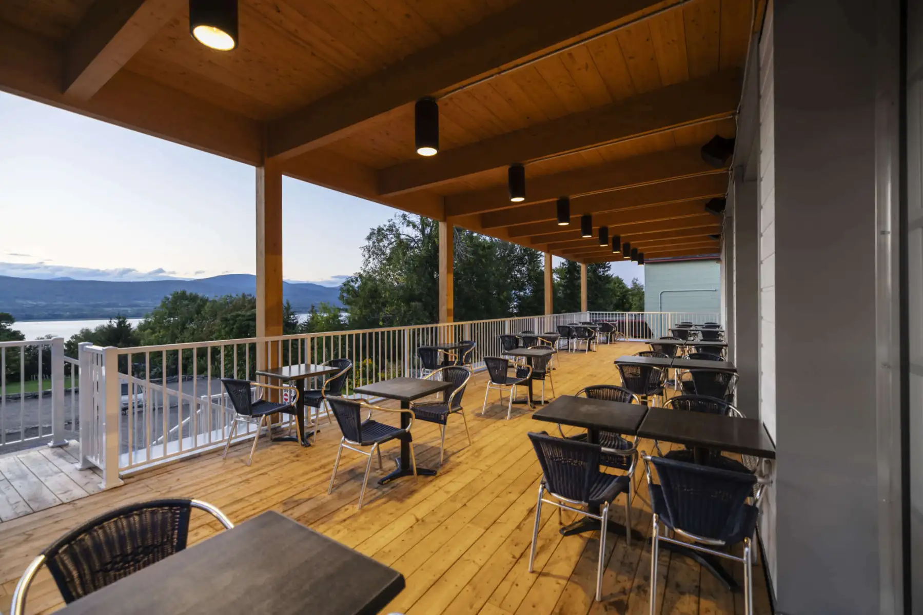 Microbrasserie de l'île d'Orléans, Pub Le Mitan