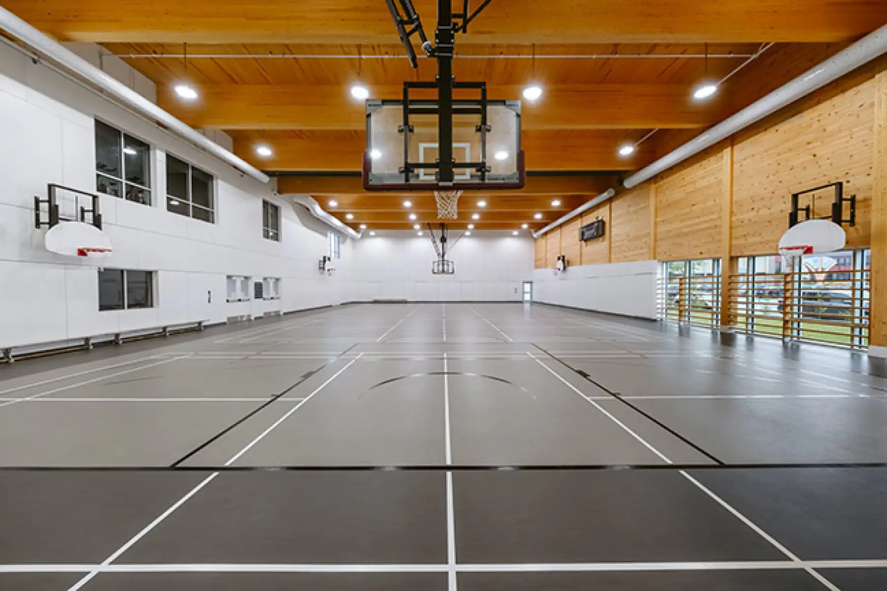 École primaire et secondaire MacLean Memorial - gymnase