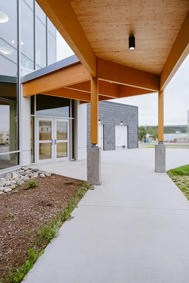 École primaire et secondaire MacLean Memorial - Entrée
