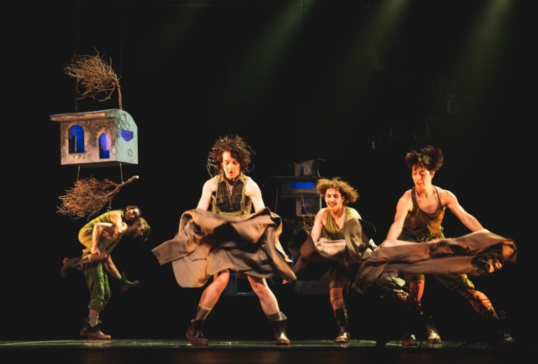 Three performers dancing - Échos - Sursaut