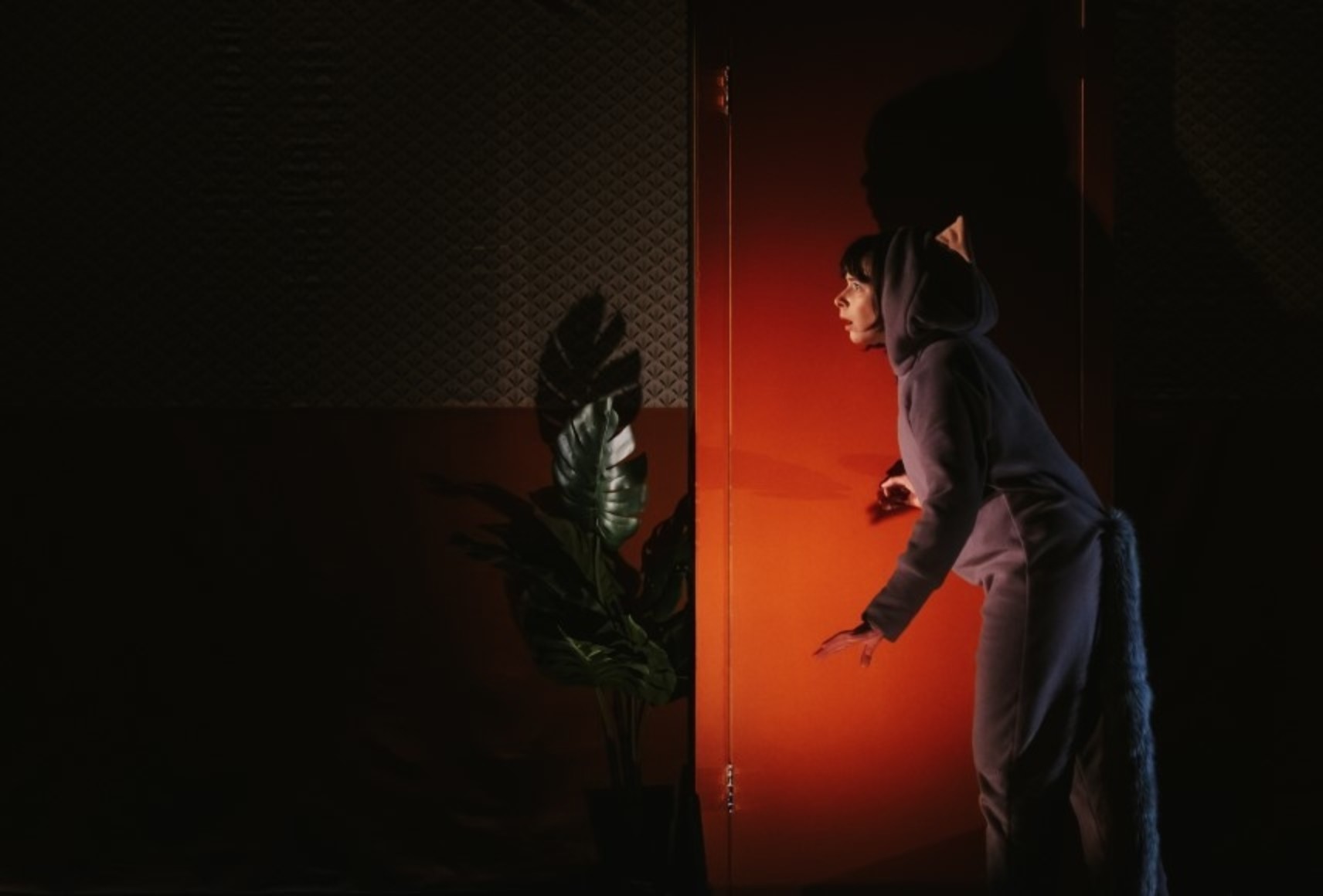 Photo de Lou ouvrant une porte